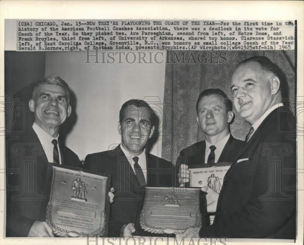 1965 Press Photo American Football Coaches Association coaches of the year award- Historic Images