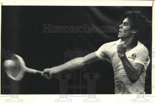 1984 Press Photo Tennis player Barry Moyr plays a Paul Masson match - nos28564- Historic Images