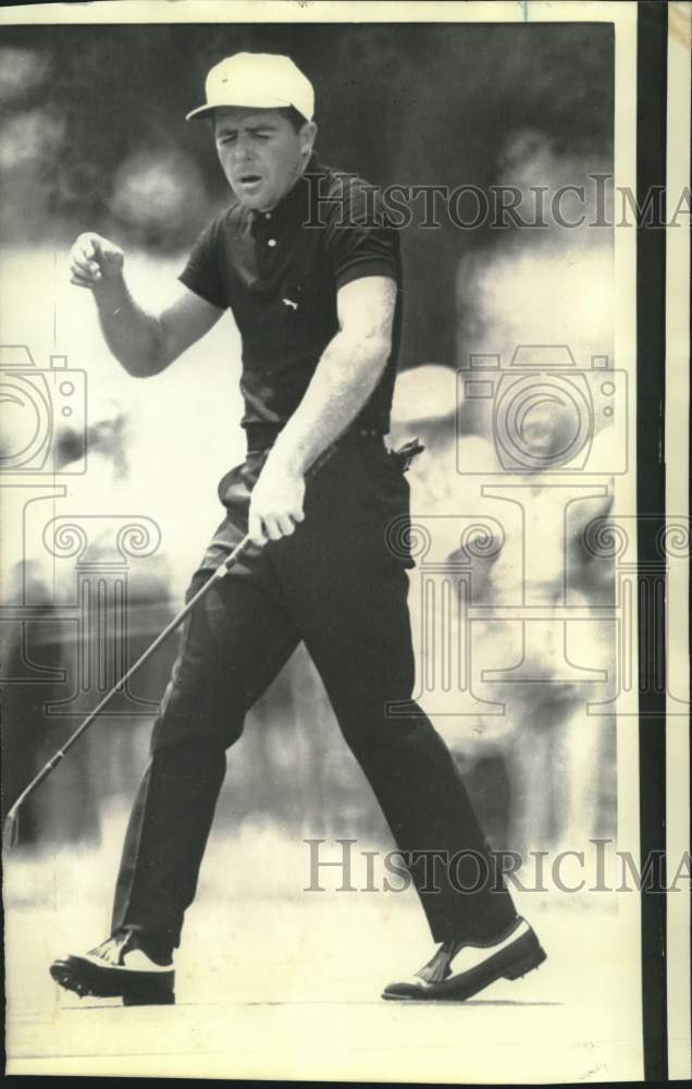 1972 Press Photo Golfer Gary Player closes his eyes after putting - nos28749 - Historic Images