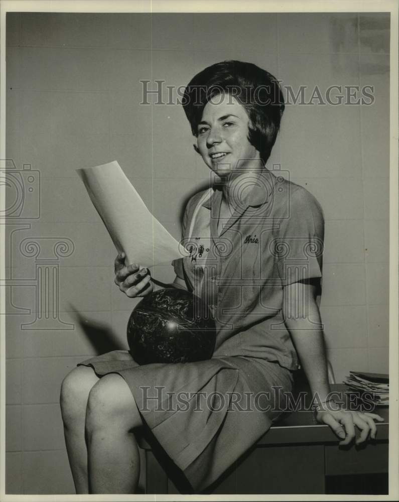 Press Photo Bowler Chris Price - nos28854 - Historic Images