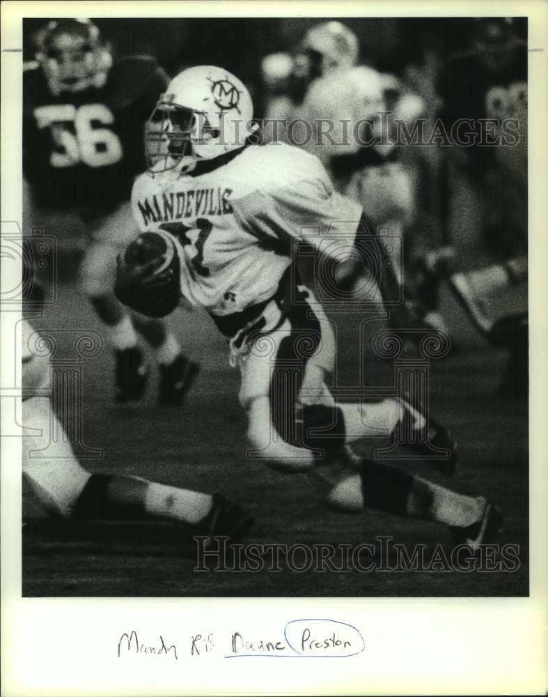 1990 Press Photo Mandeville football running back Duane Preston runs in game- Historic Images