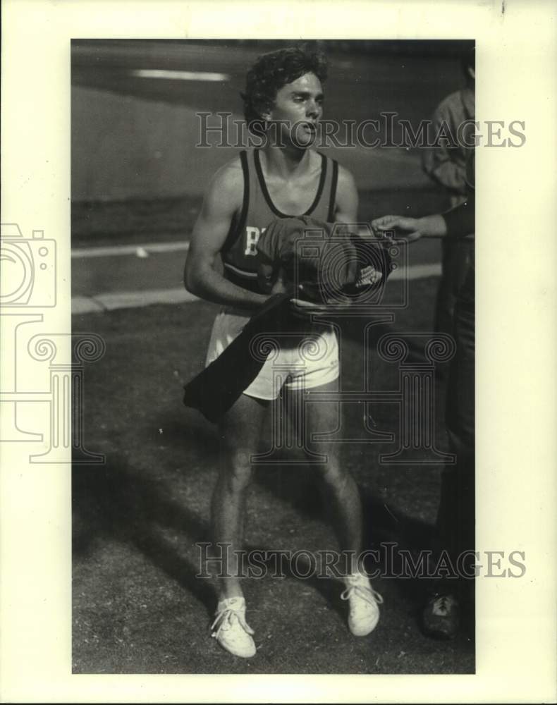 1982 Press Photo Bonnabel track runner John Ratcliff after winning race - Historic Images