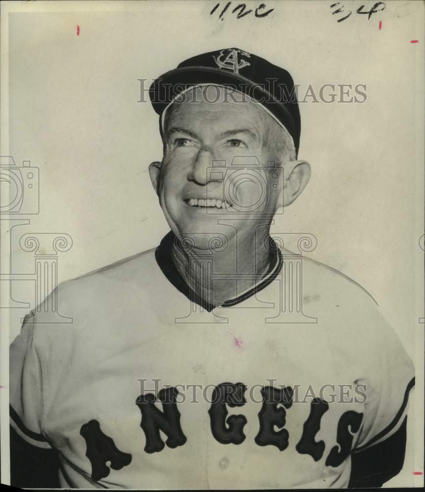 1969 Press Photo California Angels baseball manager Bill Rigney smiles ...