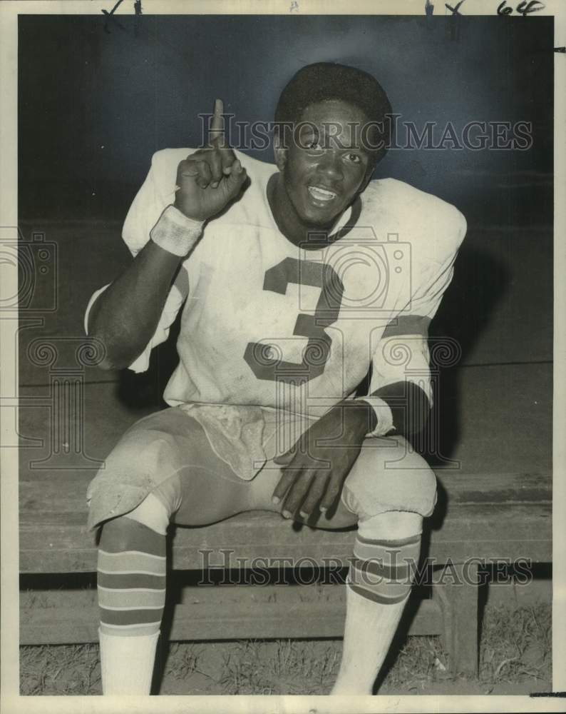 1971 Press Photo St Augustine football player Keith Pete makes #1 sign on bench- Historic Images