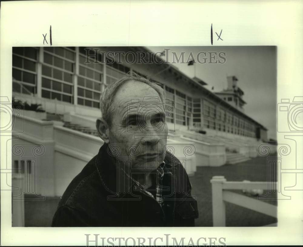 1990 Press Photo Dick Preis, former West Jefferson Coach, stands outside- Historic Images