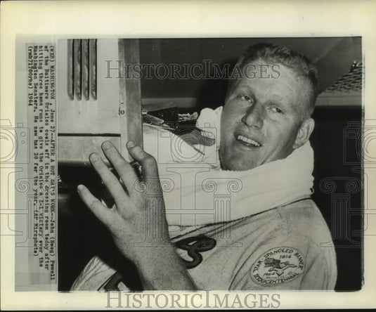 1964 Press Photo Baltimore Orioles baseball player John "Boog" Powell cools off - Historic Images