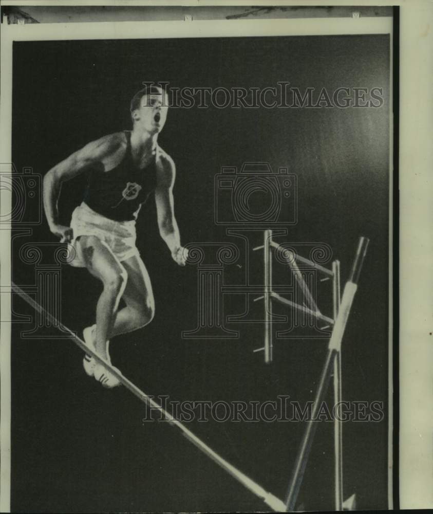 1967 Press Photo Southern Cal college pole vaulter Bob Seagren in Provo, Utah- Historic Images