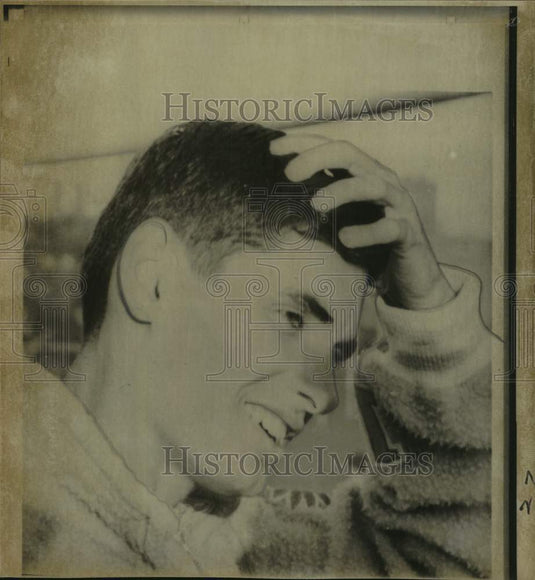 Press Photo Runner Jim Ryun smiles and scratches his head - nos30437- Historic Images