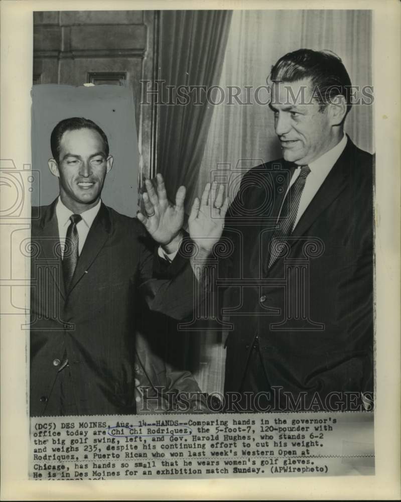 Press Photo Golfer Chi Chi Rodriguez and Iowa governor Harold Hughes - nos30459- Historic Images