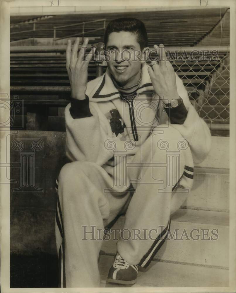 Press Photo Track runner Wes Santee holds up hand and crosses fingers - Historic Images