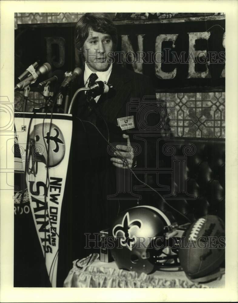 1980 Press Photo New Orleans Saints football Steve Rosenbloom speaks - Historic Images