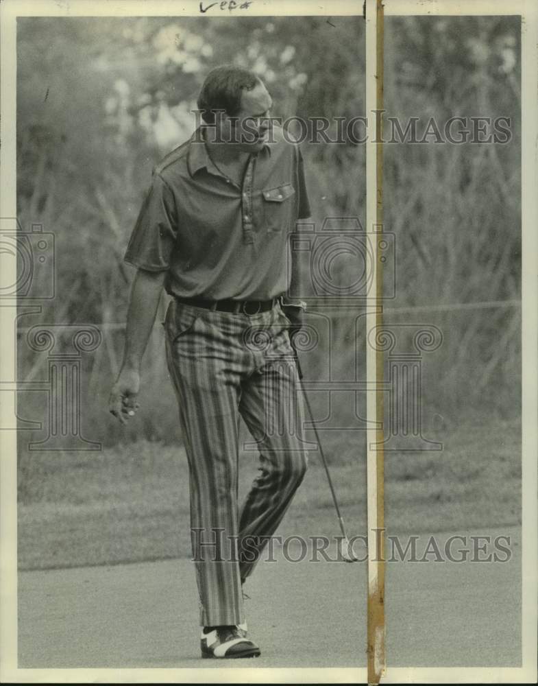 1971 Press Photo Golfer Johnny Pott of Ocean Springs, Mississippi urges a putt - Historic Images