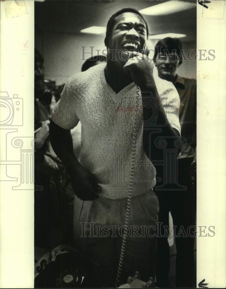 1981 Press Photo New Orleans Saints football player George Rogers laughs - Historic Images