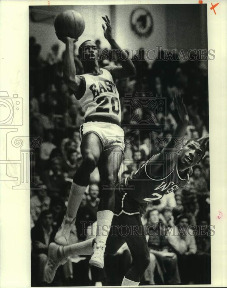 1982 Press Photo East basketball player Oliver Robinson - nos30922- Historic Images
