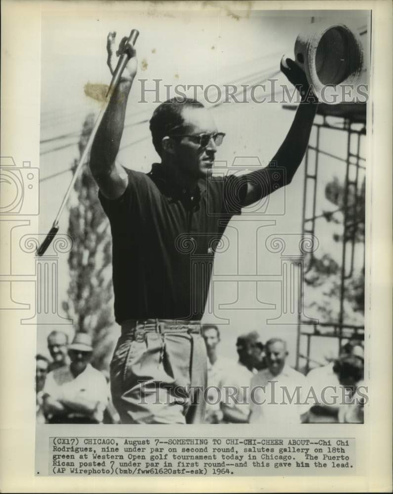 1964 Press Photo Golfer Chi Chi Rodriguez salutes gallery at Western Open in IL- Historic Images