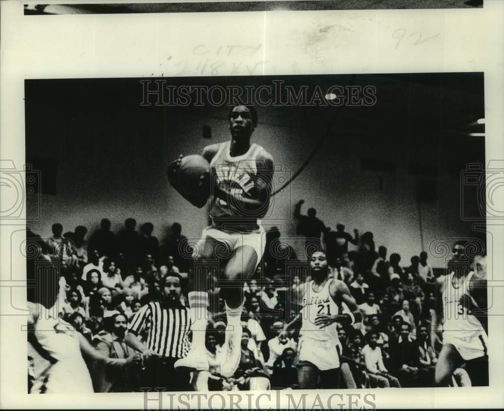 1978 Press Photo Southern U Jaguar basketball player Frankie Sanders grabs ball - Historic Images