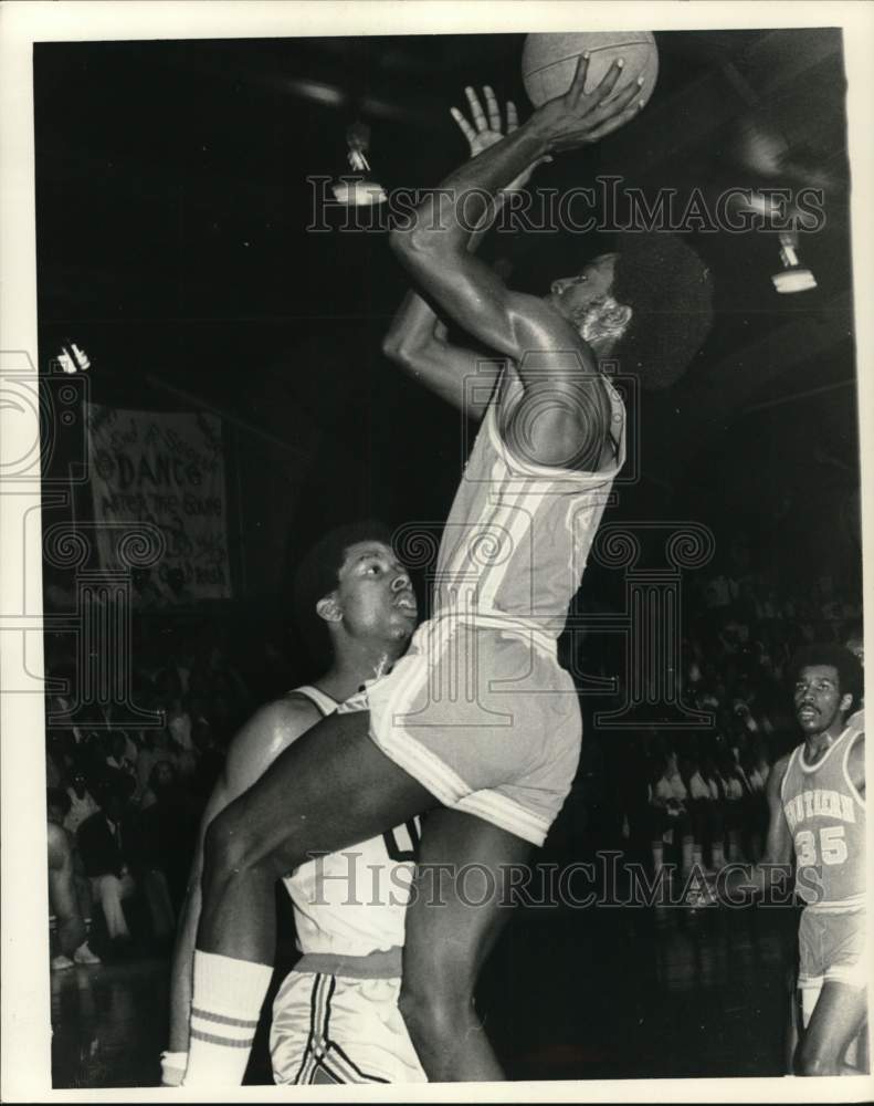 1973 Press Photo Xavier vs Southern Basketball Game - nos31774 - Historic Images