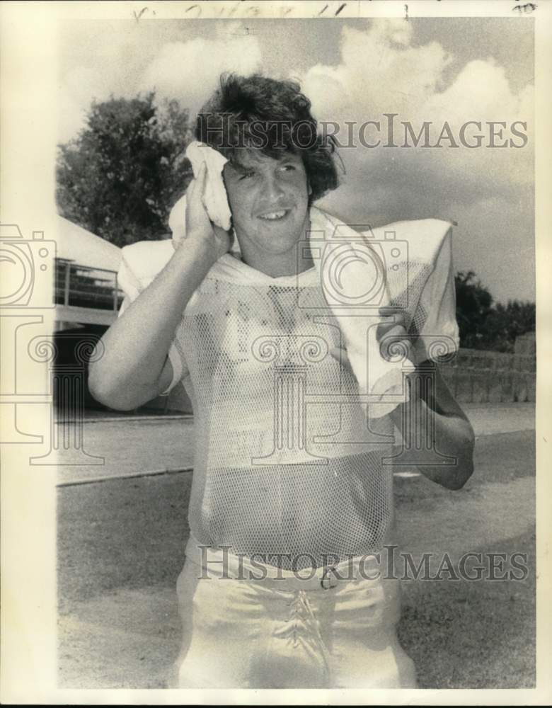 1975 Press Photo Football Player Tommy Wilcox - nos31933 - Historic Images