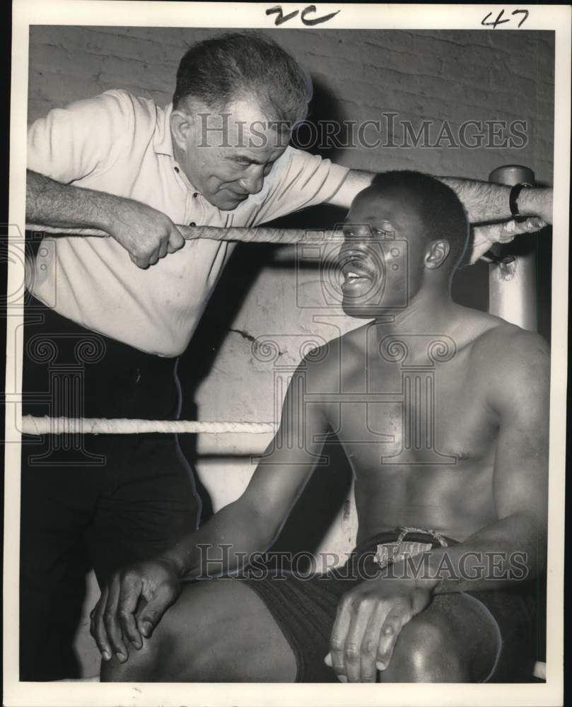 1968 Press Photo Boxer Joe Shaw with Trainer Freddie Brown - nos32258- Historic Images