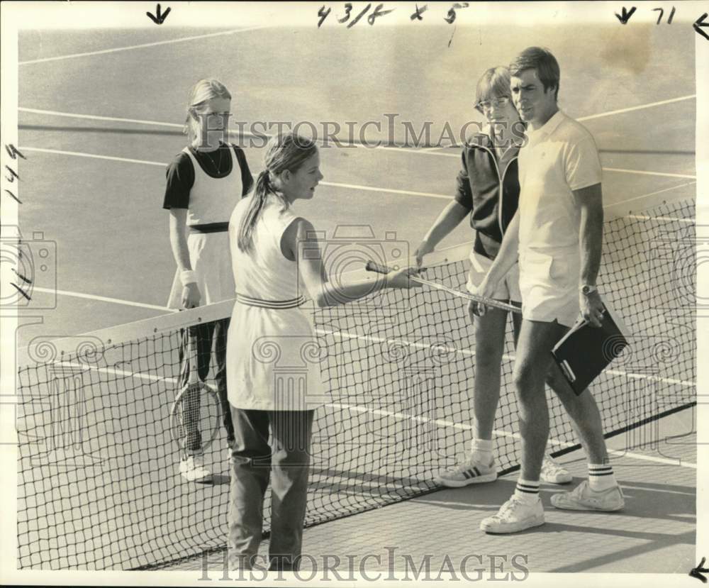 1977 Press Photo Thomas Lee Whaley III Teaching Tennis - nos32424- Historic Images