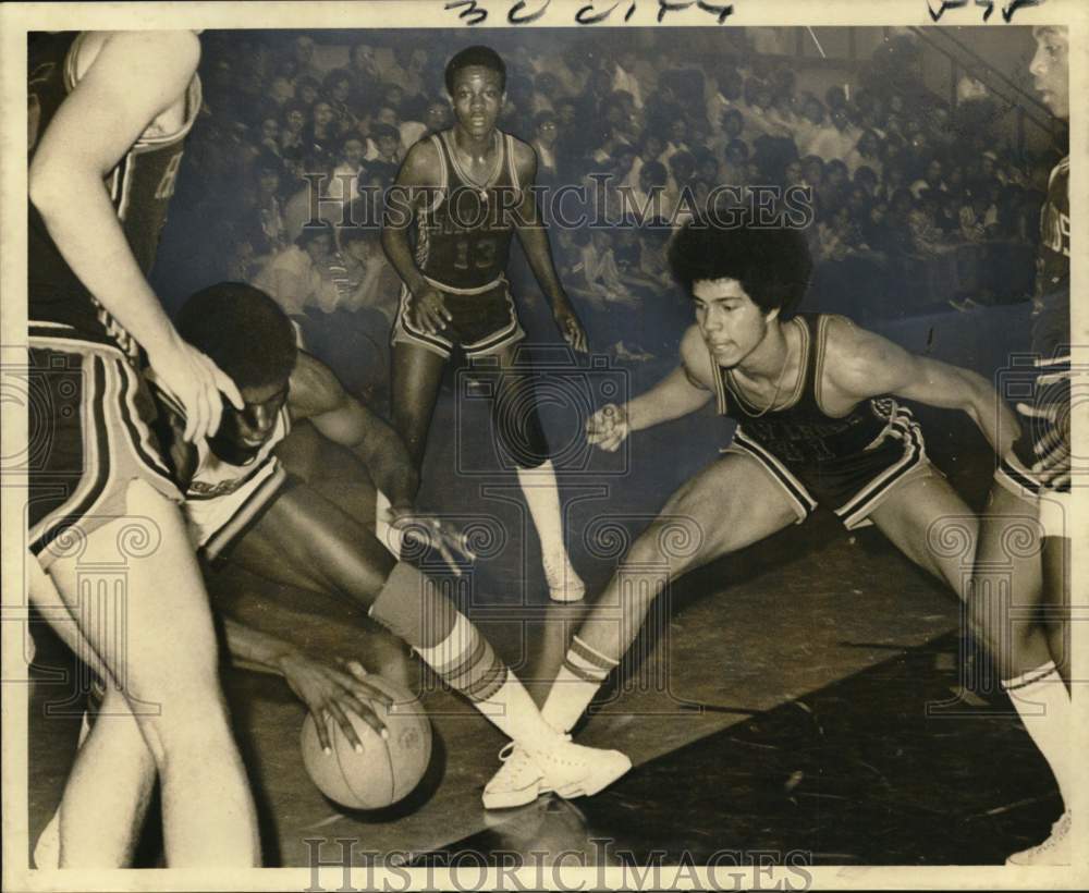 1973 Press Photo Brother Martin vs. Holy Cross Basketball Game - nos32699- Historic Images