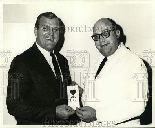 1968 Press Photo Dr. J. Ralph Meier Giving Joe Wendryhoski Certificate- Historic Images