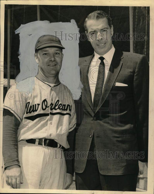 Press Photo Roy "Stormy" Weatherly of New Orleans Pelicans with Friend - Historic Images