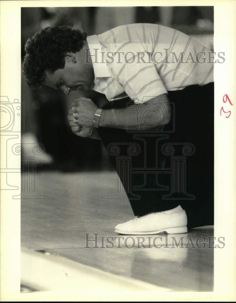 1989 Press Photo Bowler Brian Voss Celebrating Shot - nos32983 - Historic Images