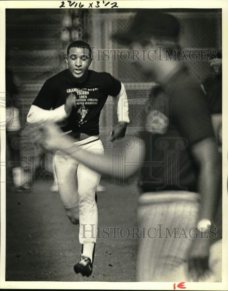 1989 Press Photo Juan Williams Trying Out for Chicago Cubs at UNO - nos33179 - Historic Images