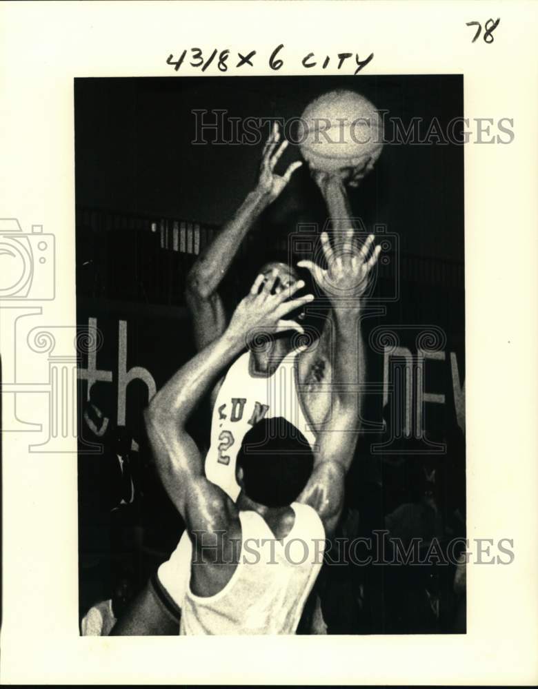 1980 Press Photo SUNO vs. Xavier Basketball Game - nos33205 - Historic Images