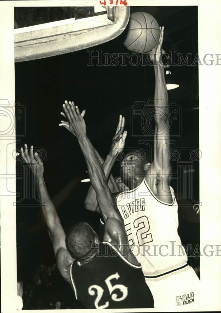 1986 Press Photo Xavier vs. William Carey Basketball Game - nos33210 - Historic Images