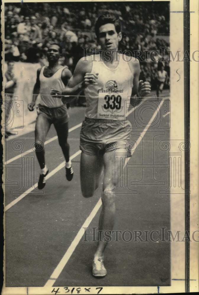 1972 Press Photo Jim Ryun, Kip Keino at Los Angeles Invitational Track Meet - Historic Images