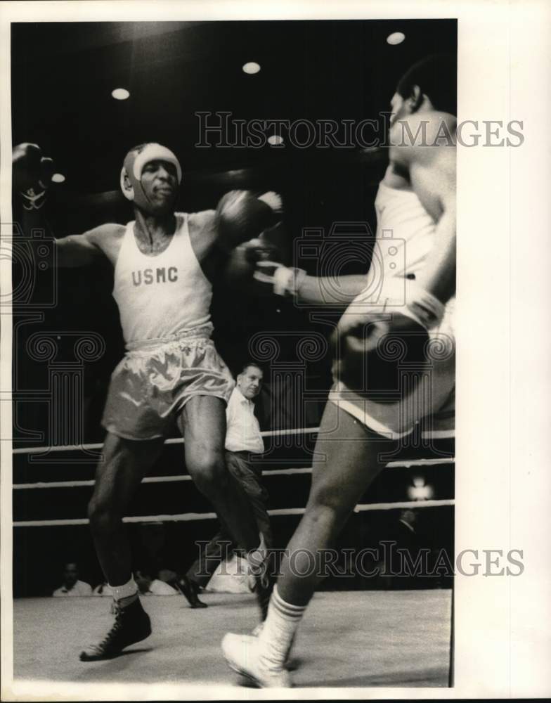 1971 Press Photo Boxer Raymon Russell in NAAU Fight at Municipal Auditorium - Historic Images