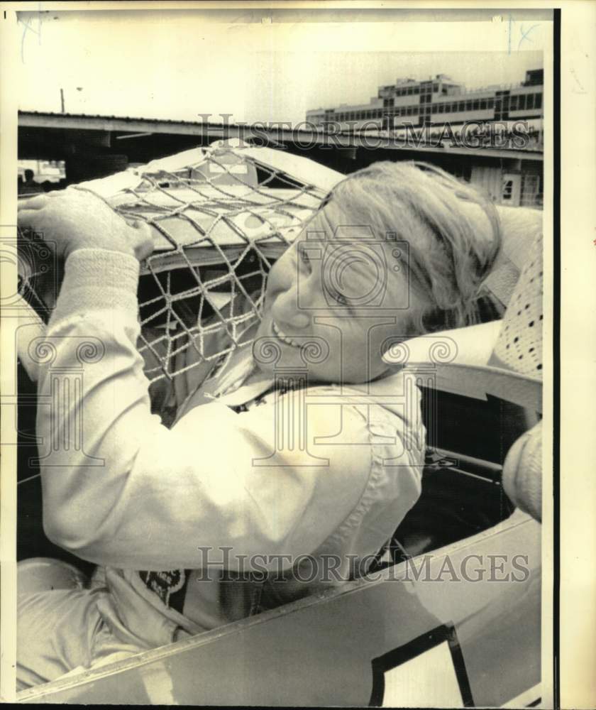 1974 Press Photo Cale Yarborough at Dixie 500 Qualifier - nos33594- Historic Images