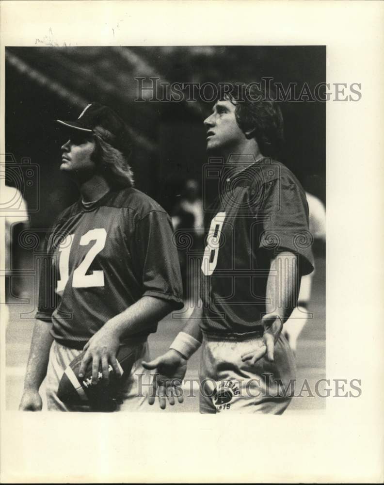 Press Photo Bobby Scott (L) and Archie Manning - nos33606 - Historic Images