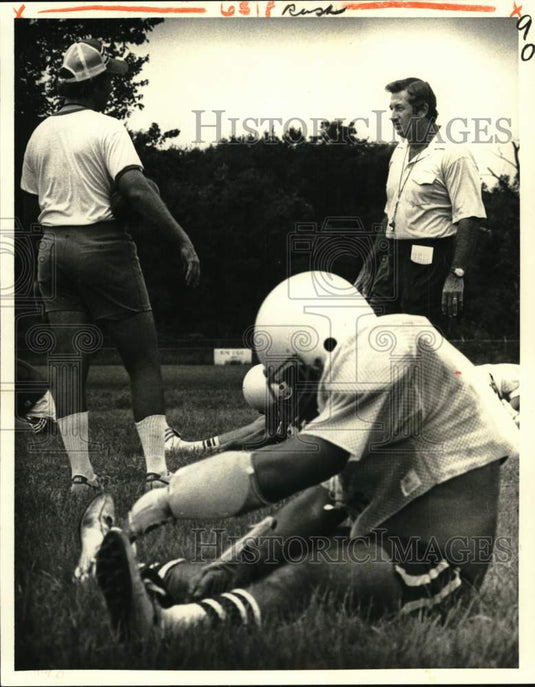 1980 Press Photo Archbishop Shaw Football Coach Joe Zimmerman at Practice- Historic Images