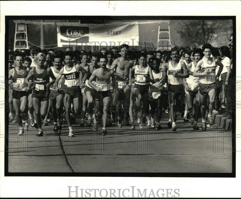 1985 Press Photo Runners in Run for the Gold Race - nos34052 - Historic Images