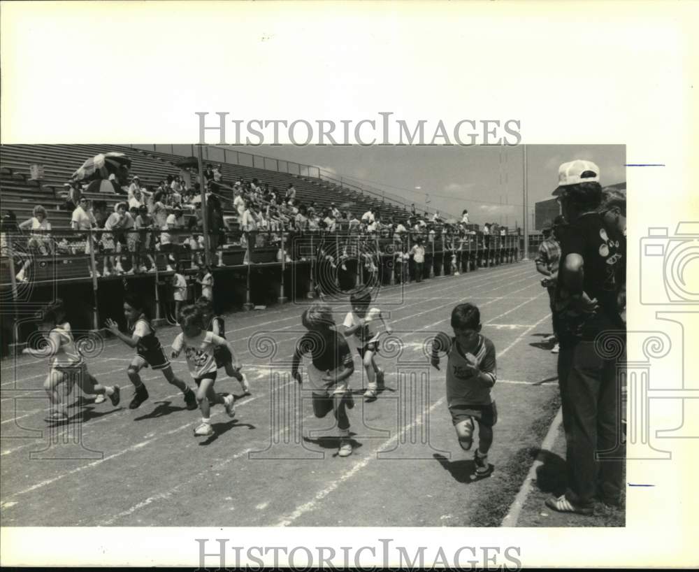 1990 Press Photo St. Bernard Recreational Department Track and Field Meet - Historic Images