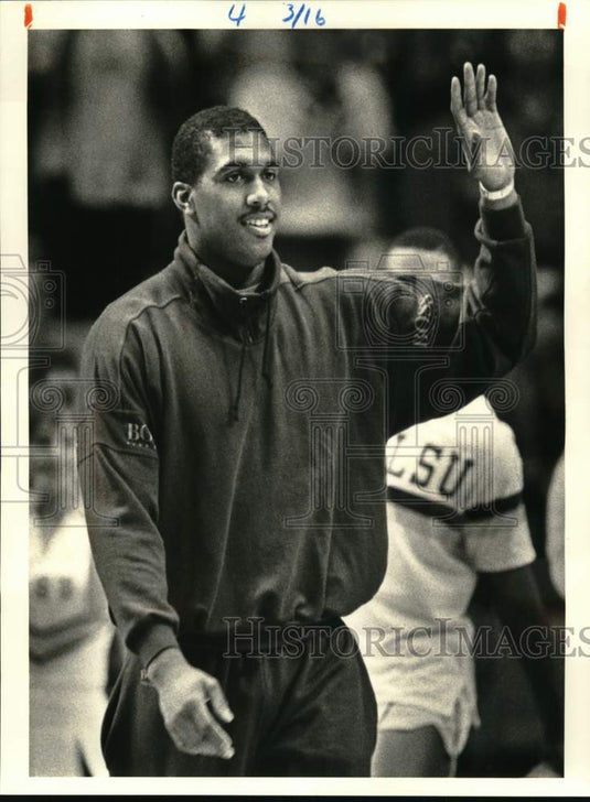 1987 Press Photo Former LSU Tiger Basketball Player John Williams at Game - Historic Images