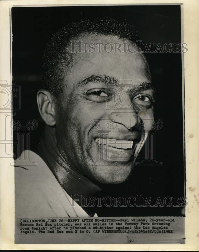 1962 Press Photo Earl Wilson, Boston Red Sox Pitcher at Fenway Park After Win - Historic Images