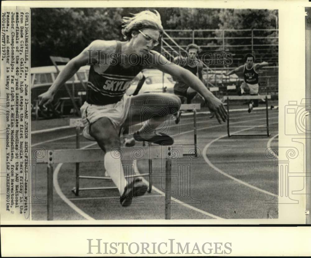 1973 Press Photo James Wyatt at AAU National Junior Championships Hurdles Race- Historic Images