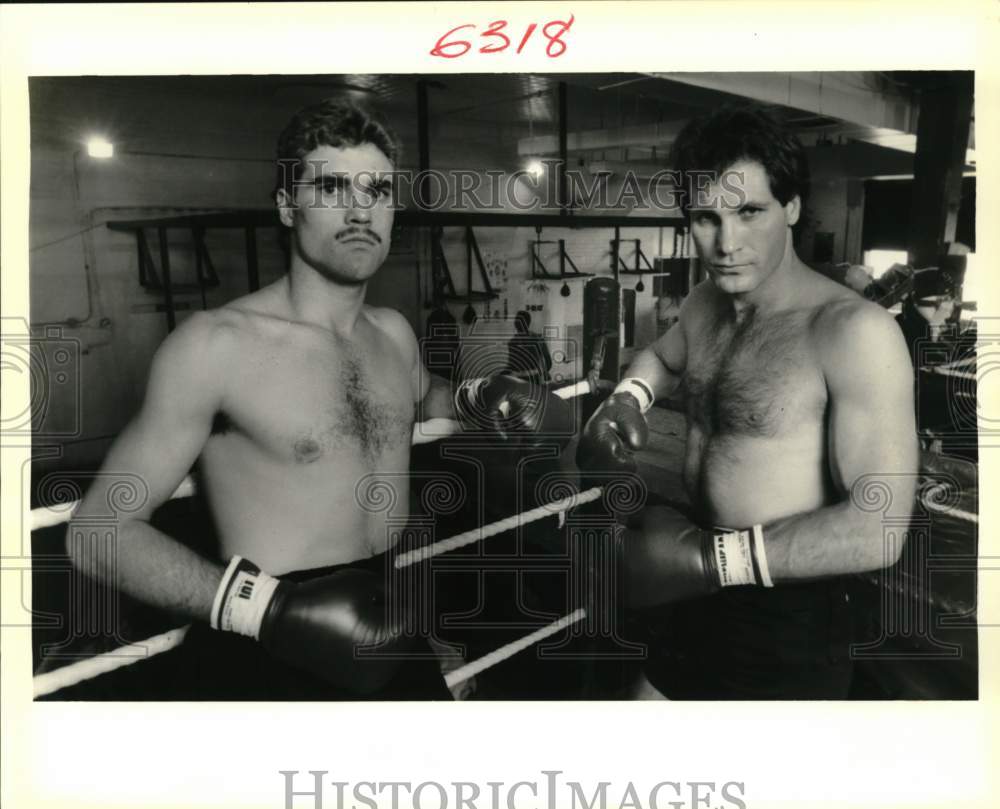 1988 Press Photo Boxers Paul Whittaker and Mike Sacchetti at Sheriff's Complex- Historic Images