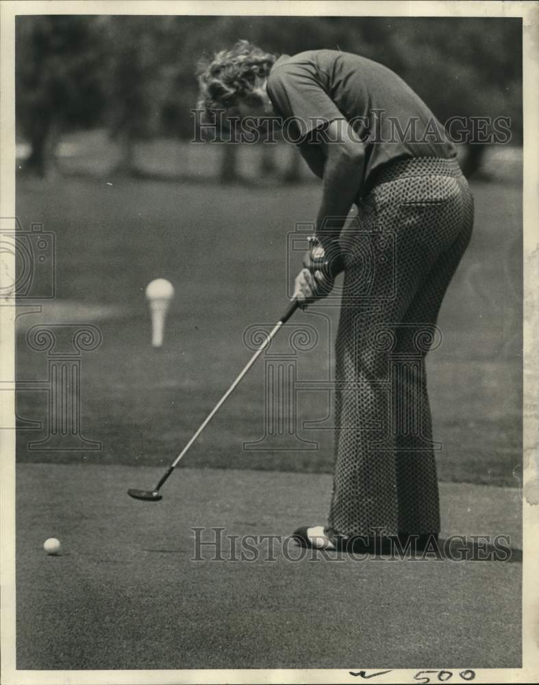 1972 Press Photo Golfer Stan Stopa successfully defends the title with a win. - Historic Images