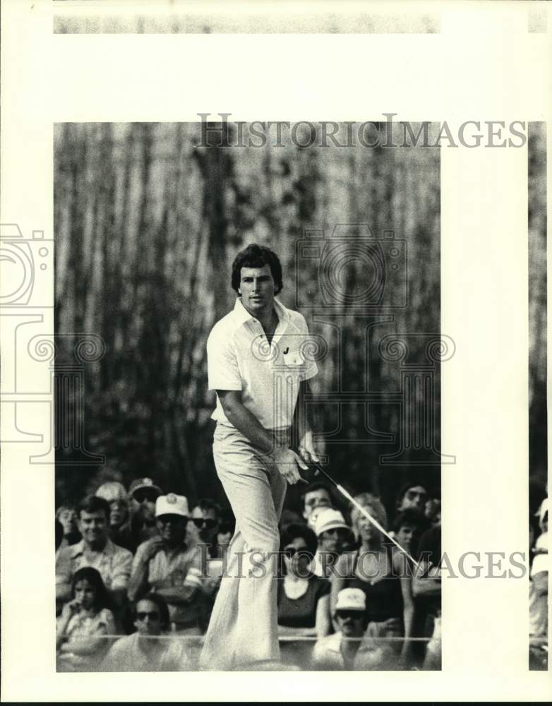 1979 Press Photo Golfer Curtis Strange being watched by the crowd. - nos34600 - Historic Images