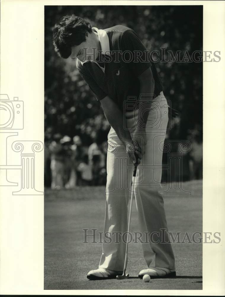 1979 Press Photo Golfer Curtis Strange gets ready for a putt. - nos34602 - Historic Images