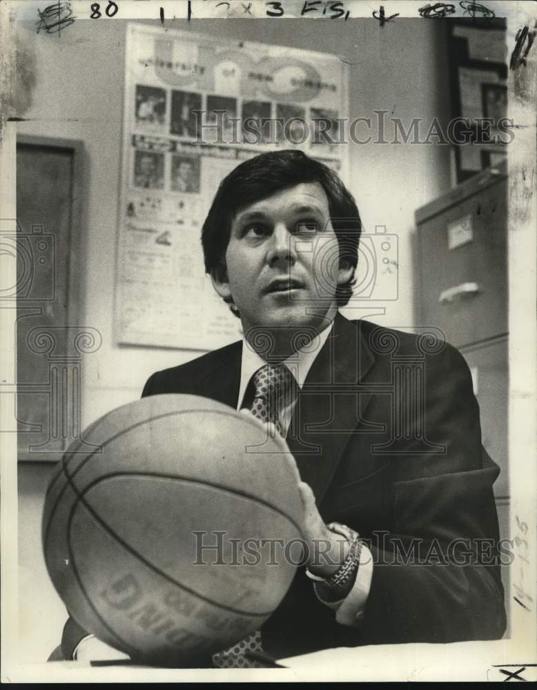 1977 Press Photo Don Smith University Of New Orleans Basketball Coach 1977-press-photo-don-smith-university-of-new-orleans-basketball-coach