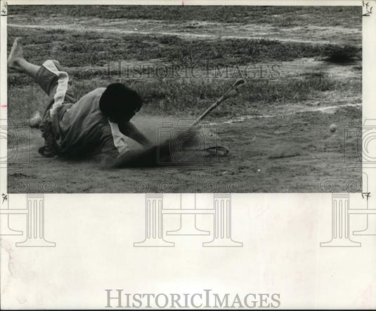 1968 Press Photo Stickball's full of spills this player takes one going for ball - Historic Images