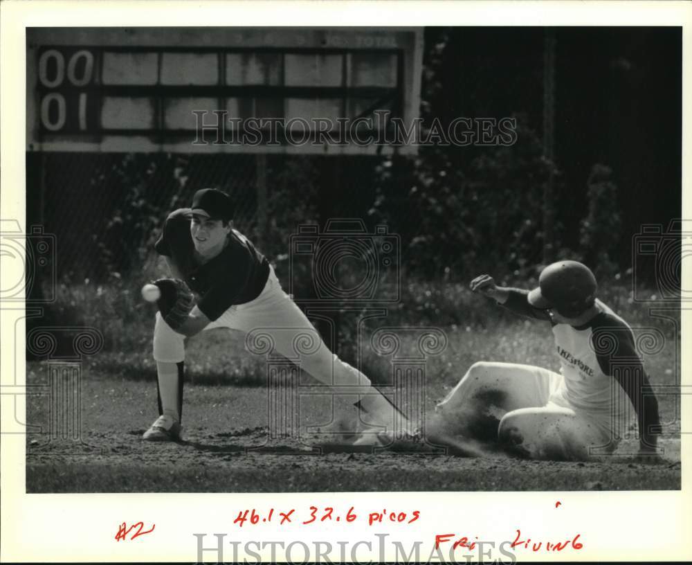 1990 Press Photo In &quot;Old Guy&quot; baseball, Jim Silvestri too late for 3rd base tag - Historic Images