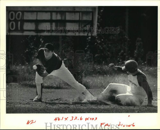 1990 Press Photo In "Old Guy" baseball, Jim Silvestri too late for 3rd base tag - Historic Images