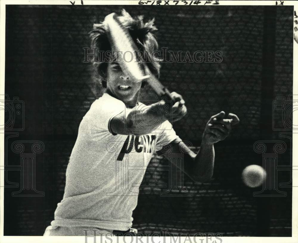 1979 Press Photo Rummel High Tim Siegel volleys tennis ball in tournament. - Historic Images